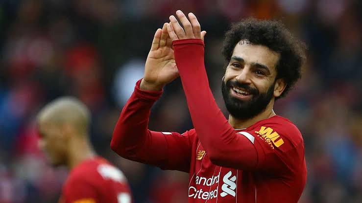 وصول محمد صلاح لمطار القاهرة للانضمام لمعسكر المنتخب الوطني