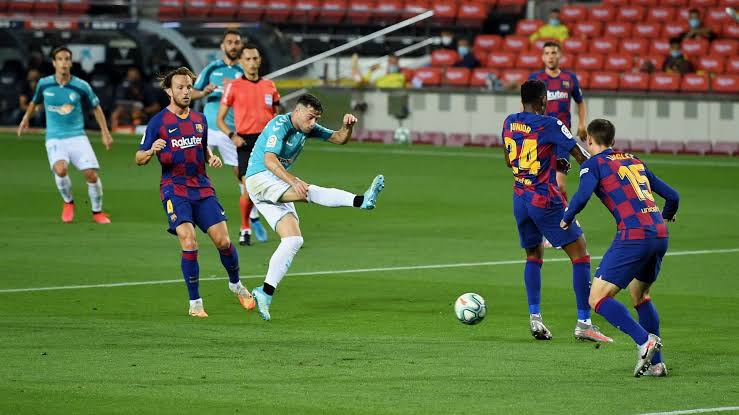 القنوات الناقلة لمباراة برشلونة وأوساسونا في الدوري الإسباني