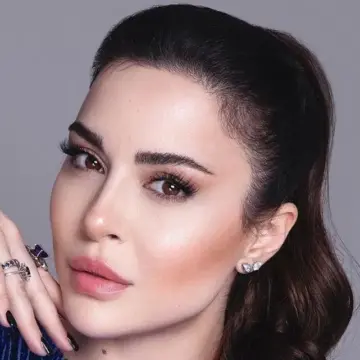 ما هي ديانة سارة أبي كنعان