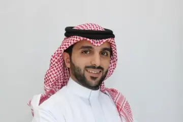 عبر الفنان السعودي محمد السديري من خلال لوحته حرفة من بلادي عن ؟